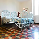 Signorile In Villa! *
